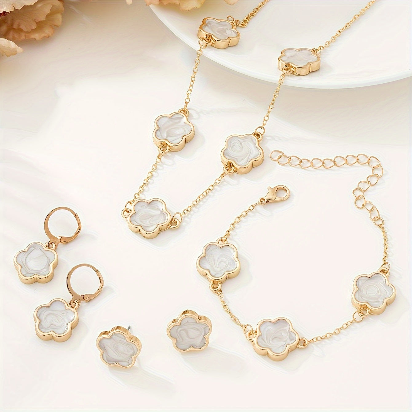 Six-piece lucky clover necklace bracelet earrings earrings set European and American fashion white clover female jewelry set, suitable for daily wild party wedding season to wear gifts.