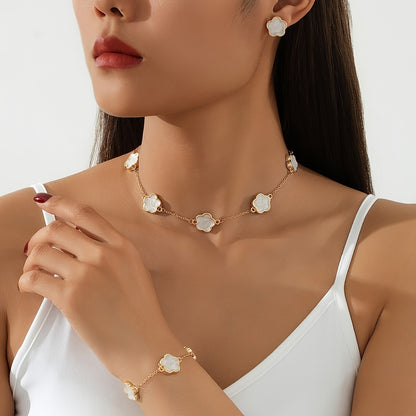 Six-piece lucky clover necklace bracelet earrings earrings set European and American fashion white clover female jewelry set, suitable for daily wild party wedding season to wear gifts.